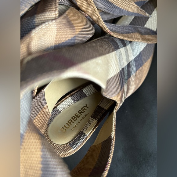 Burberry Women’s  Heeled Boots Amy Vintage Check Slingback Pumps Size 40.5 $960 - Picture 9 of 16